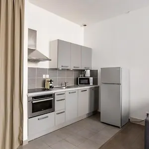 Large Modern And Calm Flat At The Doors Of Panier In - Welkeys , Marseille France